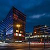 Das Stadtzentrum von Almere am Abend von Reinder Tasma