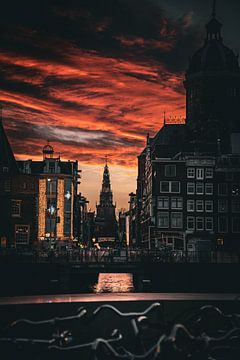 Amsterdam au crépuscule sur Luuk van den Ende