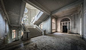 Hall avec des escaliers sur Inge van den Brande