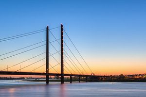 Rheinknie Bridge Dusseldorf van Michael Valjak