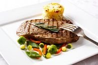 Gegrilde steak  met diverse groenten en aardappelgratin van Henny Brouwers thumbnail