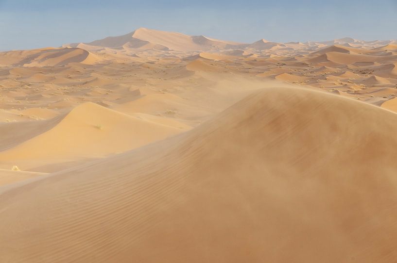 de Erg Chebbi woestijn in Marokko van Walter G. Allgöwer