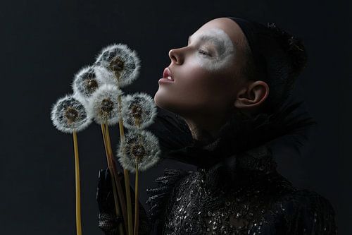 surrelistische vrouw met bloemen paardenbloemen