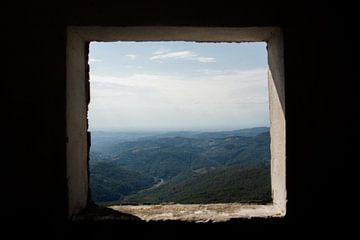 Les montagnes encadrées du nord de l'Italie sur Hugo Braun