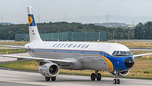 Lufthansa Airbus A321 in Retro-Farben.