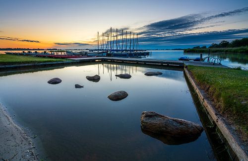 Het Leekstermeer bij zonsopkomst.