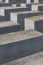 Betonblokken van het Holocaust monument van Mark Bolijn thumbnail