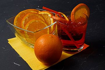 Rode maan ontmoet gin en sinaasappel.