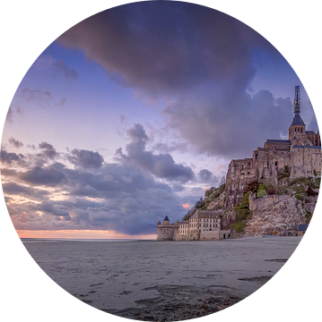 Mont Saint Michel bij zonsondergang