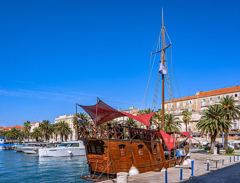 Kroatien : Hafenansichten aus Split von Photoart-Naegele