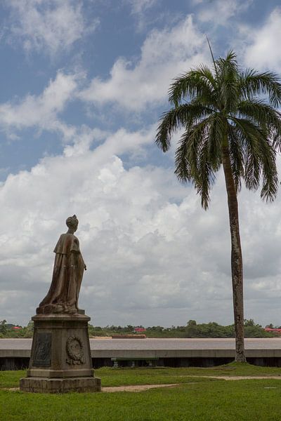 Koningin Wilhelmina standbeeld in Paramaribo van Peter R