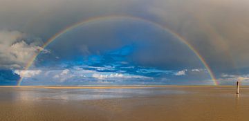 Regenboog op het strand van Texel in de Waddenzee van Sjoerd van der Wal Fotografie