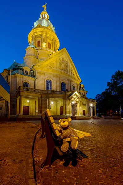Christuskirche Mannheim  mit Teddybär von Sven Frech
