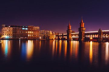 Oberbaumbrücke (Berlijn) bij nacht van Skyze Photography by André Stein