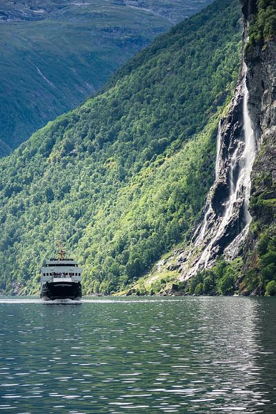 Blick auf den Geirangerfjord in Norwegen par Rico Ködder