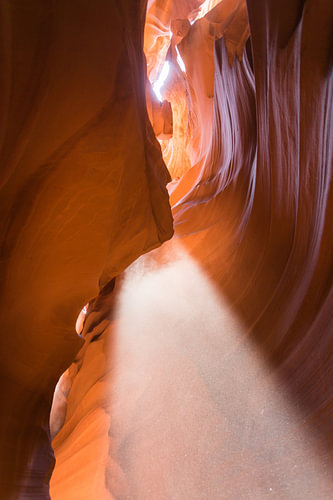 Magischer Lichtstrahl im Canyon