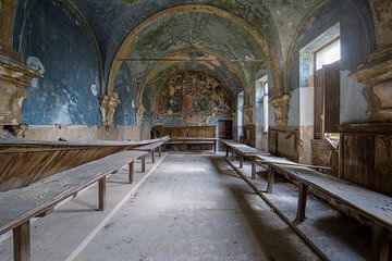verlassene Kapelle mit Fresko