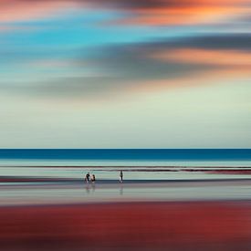 Abstract beach scene in evening light by Dirk Wüstenhagen