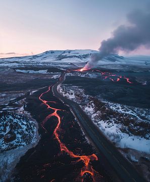 Natuurlijke kracht: lavastromen in IJsland van fernlichtsicht