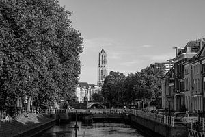 De Weerdsluis en de Domtoren in Utrecht (liggend zwartwit)