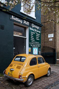 Fiat bij garage in Nothing Hill Londen van Regina Elise