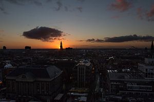Zonsondergang achter Der Aa kerk