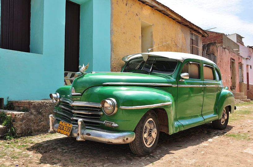 Altes grünes Auto / Oldtimer in Kuba von Elles Rijsdijk