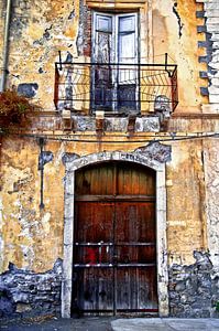 Märchenhaftes, sizilianisches, verlassenes Haus in Taormina