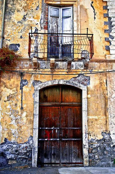 Maison sicilienne abandonnée de conte de fées à Taormine par Silva Wischeropp