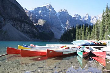 Moraine Lake in de zomer van Claude Laprise