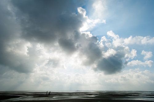 Wolken over het wad