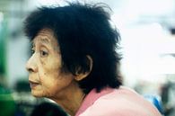 En profil van oude vrouw in Chinatown Medan von André van Bel Miniaturansicht