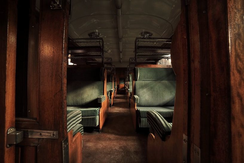 Intérieur d'un vieux train abandonné Urbex par Dyon Koning