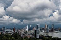 Wolken boven de stad | Rotterdam van Menno Verheij / #roffalove thumbnail