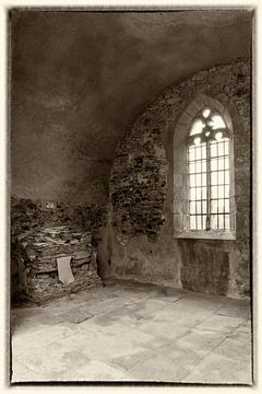 Oradour-sur-Glane, fenêtre de l'église sur Humphry Jacobs