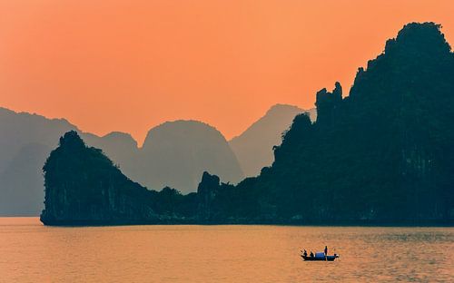 Zonsopkomst  Ha Longbaai, Vietnam