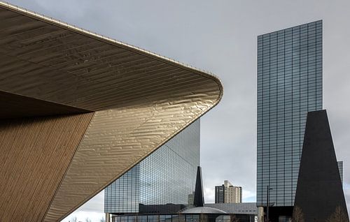 Goldener Blick auf den Hauptbahnhof Rotterdam und Delftse Poort