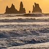 De bekende Reynisdrangar kliffen in IJsland van KC Photography
