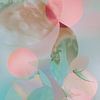 Collage abstrait dans des tons pastel sur Ingrid Bertens