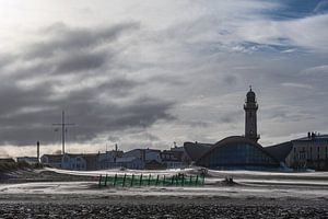Blick auf den Leuchtturm und den Teepott im Ostseebad Warnemünd von Rico Ködder