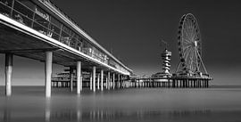 Scheveningen in black and white by Esther Seijmonsbergen