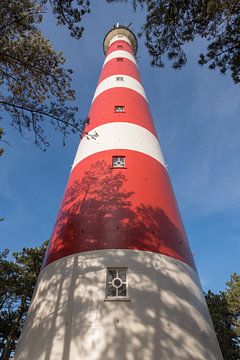 Vuurtoren van het Waddeneiland Ameland in groothoek van Tonko Oosterink