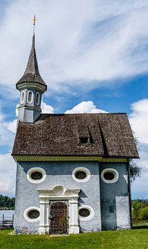 grijze kapel (Seekapelle zum Heiligen Kreuz) op het Herrenchiemsee eiland in de Chiemsee, Beieren, D van WorldWidePhotoWeb