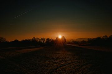 Ochtendrust - zonsopgang boven het natuurreservaat in Bünde