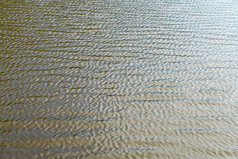 Goldener Schimmer auf dem Wasser von Marijke de Leeuw - Gabriëlse
