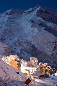 Avoriaz - wintersport dorp in de Alpen by Arie-Jan Eelman