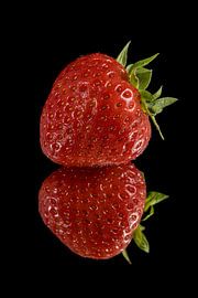 Strawberry von Marjolijn van den Berg