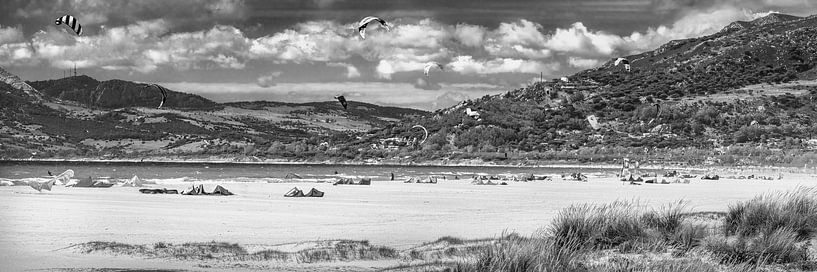 Sun, beach and sea near Tarifa in Spain in black and white by Manfred Voss, Black-White Photography