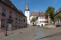 Ein Dorfplatz in einem deutschen Dorf.