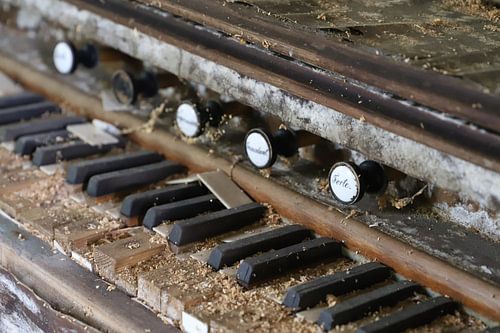 Forte, piano in decline